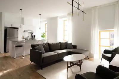 Image de Two-Bedrooms Suite Apartment in beautifully renovated Heritage Building, Old Montreal, Pet-Friendly!