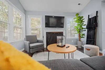 Image de Playground | Kid & Pet Friendly!