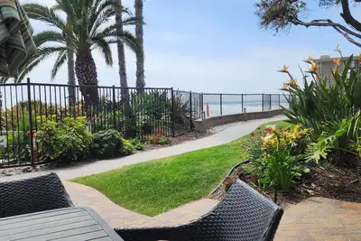 Image de Ncv D5 Beautiful Ocean & Pier View Ground Level Cottage, Steps from the Sand!