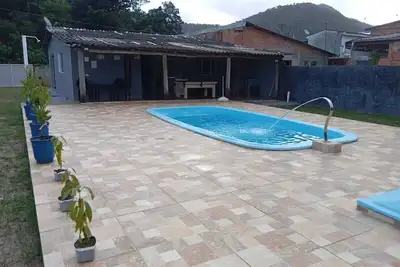 Image de House with pool 1000 meters from Praia Brava
