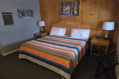 Image de Sequoia Nat. Forrest, Bar & Restaurant, Hotel, Store. \nLocated on 4 acres Wi-Fi