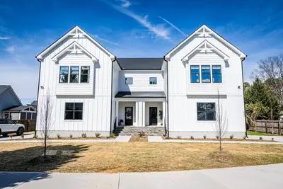 Image de Brand New-Downtown Apex-4bd/4ba-Gameroom-2 Kings!