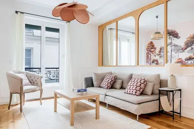 Image de Blueground | Ternes, elevator & w/d, nr Arc