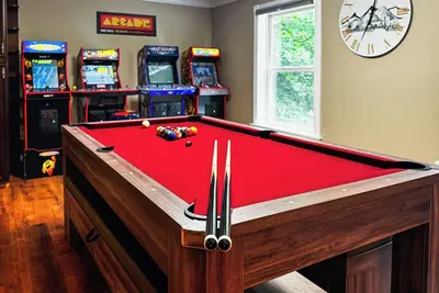 Image de Deluxe Retreat-HTub-Pool Table-Fire Pit-Sauna-Gym