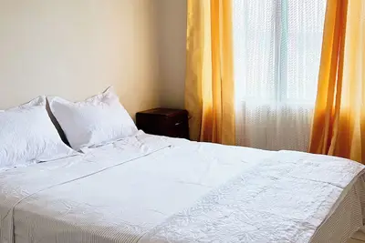 Image de Democratic Rest - Room in bungalow with WiFi & Ac