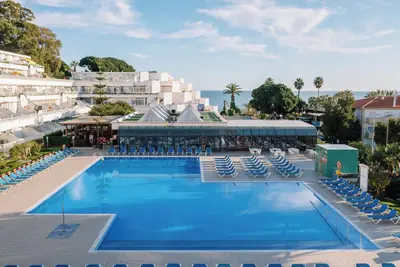 Image de Family Fun by the Ocean: Sunny Paradise in Praia da Oura w/ Pool & Free Parking