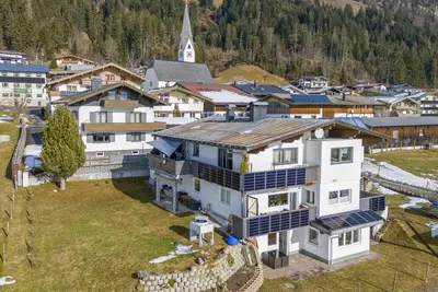 Image de Appartement ensoleillé, terrasse, vue montagne