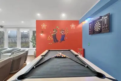 Image de 🔥 Fire & Fun | Luxe Stay w/ Pool, Hot Tub & Game Room 🎮