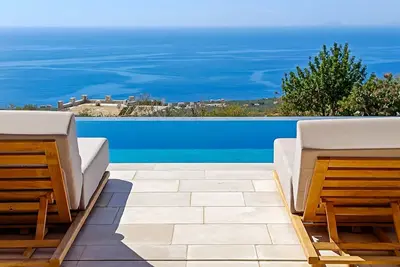 Mantri Villa, a Celestial Retreat with Endless Blue