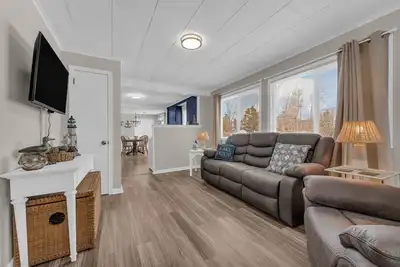 Image de 1954 Oar House - Cozy Beach Home w Beach Access!