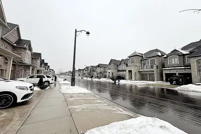 Image de Spacious 4-bedroom house in Oakville with Ac, WiFi