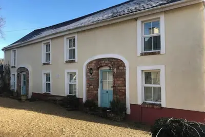Image de The Coach House - Terraced Cottage for 4 in the heart of Wicklow!