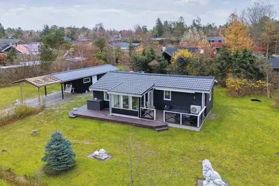 Image de Holiday idyll near beach and city life