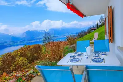 Image de SwissHut Stunning Views Alps & Lake - Apart. Lena Down