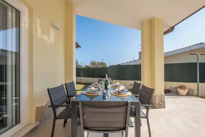 Image de Modern villa 5 minutes walk from the beach - Ac, Wifi, Bbq and Free Parking