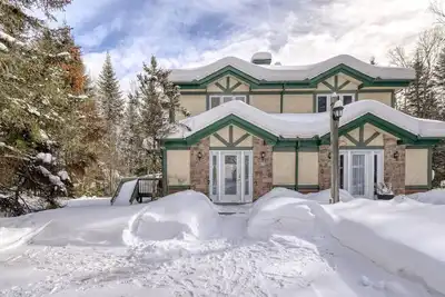 Image de La Bête Tremblant: Classic & Charming Chalet