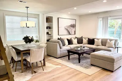 Image de Stylish Charming Townhome in serene Goleta - Sleeps 6 - Ucsb, Walk to Beach