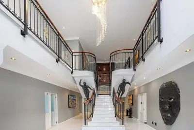 Image de Serene Hotel with outdoor pool & inclusive breakfast in tranquil Northcliff.