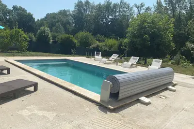 Image de Charmante Maison de plain- pied avec piscine au sel. Entièrement rénovée en 2022