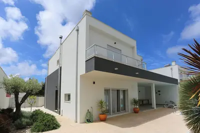 Image de Modern villa with private heated swimming pool