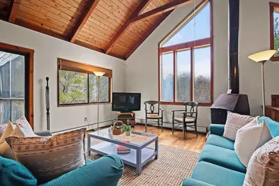 Image de Walk to Great Hollow Beach!