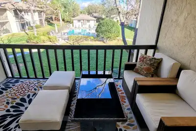 Image de 5 minutes walk to the golf club. Newly renovated, non-smoking, 2nd floor condo.