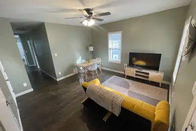 Image de Charming 3-bedroom apartment in enchanting Binghamton with fenced in back yard