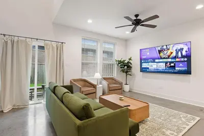 Image de New•Acadian House•Lux King Bds•Arcade•Garage•85\"Tv