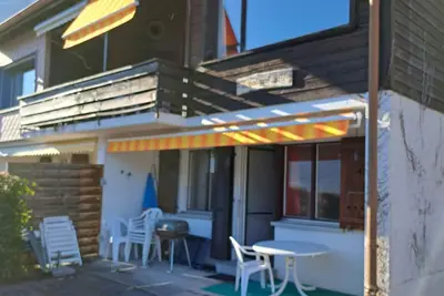 Beautiful, spacious vacation apartment with access to Lake Brienz. Pet friendly
