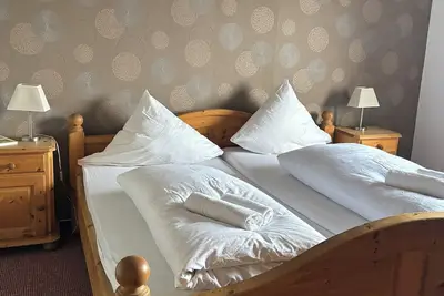 Image de The country house is situated in a quiet location, close to hiking and biking trails & the highway.