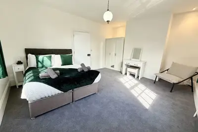 Image de Maison-Large-Salle de bain privée