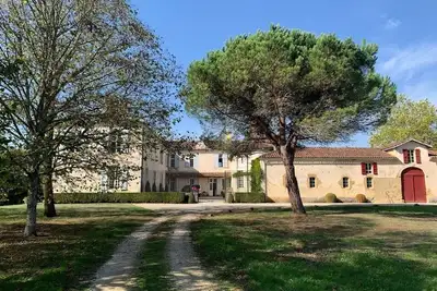 Image de Château Seailles - Natural Luxury: Confort champêtre et charme historique.