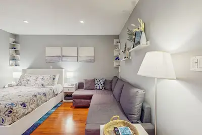 Image de Charming Condo with Pool, Sauna, and Game Room Near the Beach