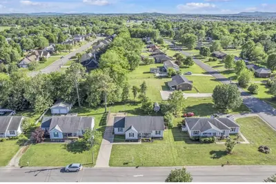 Image de 4-bedroom house with 2 King beds in enchanting Murfreesboro. Welcome home!