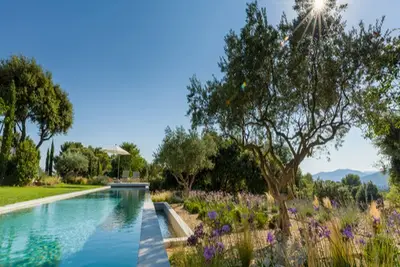 Image de Villa Benéche aux pieds du Luberon sur le village de Vaugines