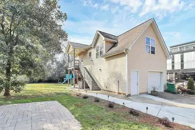 Image de Stylish and charming NoDa apartment with unbeatable location