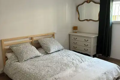 Image de 🌿 Gîte cosy au calme avec terrasse – Plage & commerces à pied – Parking privé