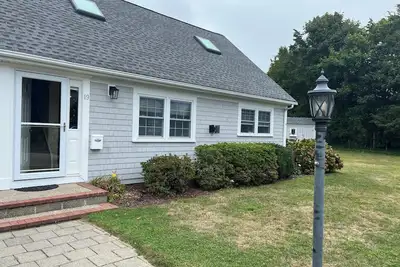 Image de Cozy 3-bedroom condo with Ac and WiFi in lovely Falmouth, walk to Sound beach.