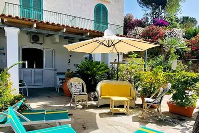 Image de \"Casa Angiolina\" 1 minute from the world-famous Fumarole beach.