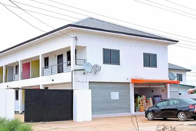 Image de Chic 2-bedroom apartment with Ac, WiFi in cool Tema