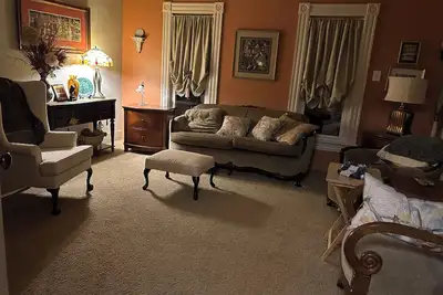 Image de Large 4-bedroom house with Ac and WiFi in peaceful Hilton