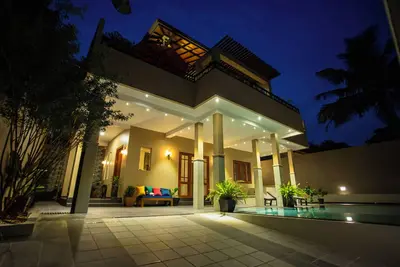 Image de luxuroius villa in hikkaduwa with 5 bedrooms and for 10 adults