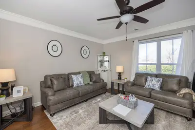 Image de Prime Location, Walk to Dining & Entertainment, Family-Ready Townhome