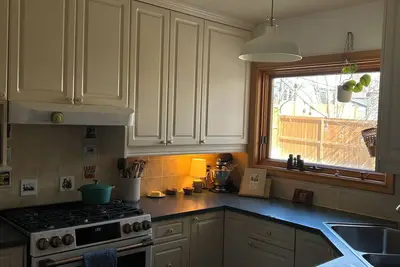 Image de Cozy home in a quiet neighbourhood among old trees. 10 min drive to city centre.