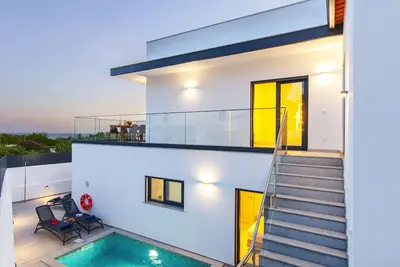 Image de Albufeira villa w/ heatable pool & sea views