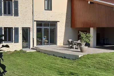 Image de Maison en pierre tout confort 180m2 à la campagne entre lacs et montagnes