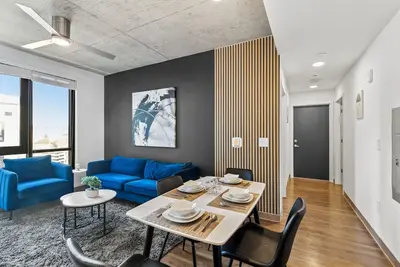 Image de Sky-High Comfort – Your Urban Escape Awaits!