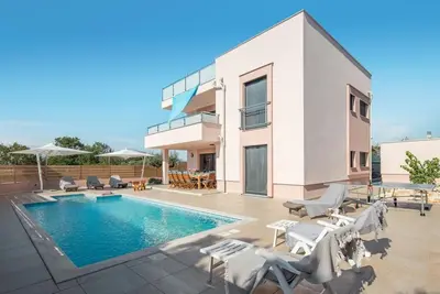 Image de Villa Karizma with 40m2 swimming pool, jacuzzi with sea view, Top Location, 500 m from the sea