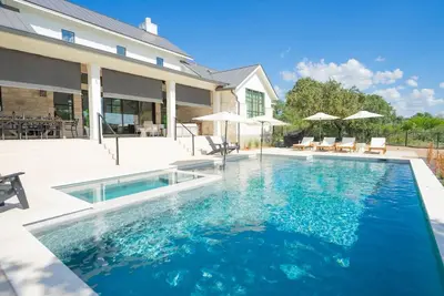 Image de Resort Style Escape | Hot Tub, Winery, Golf Access