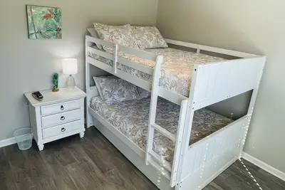 Image de 2 Home near Gulf Shores Beaches Short drive to beach, & lots entertainment.